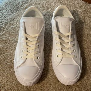 White converse sneakers